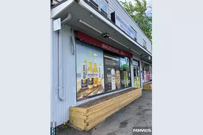 545 Mola Boulevard, Elmwood Park, NJ 07407 - Photo 14