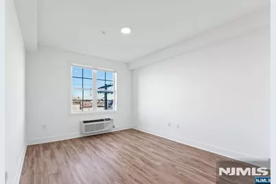 520 Cliff Street, Fairview, NJ 07022 - Photo 14