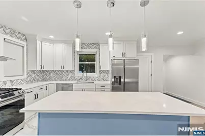 384 Pleasant Avenue, Cliffside Park, NJ 07010 - Photo 10