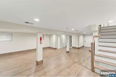 384 Pleasant Avenue, Cliffside Park, NJ 07010 - Photo 18