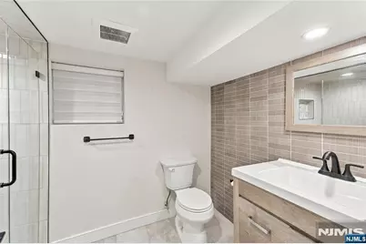 384 Pleasant Avenue, Cliffside Park, NJ 07010 - Photo 20