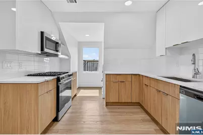46 Hudson Avenue C #C, Edgewater, NJ 07020 - Photo 6