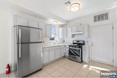 613 Ridge Road 2R #2R, Lyndhurst Township, NJ 07071 - Photo 2