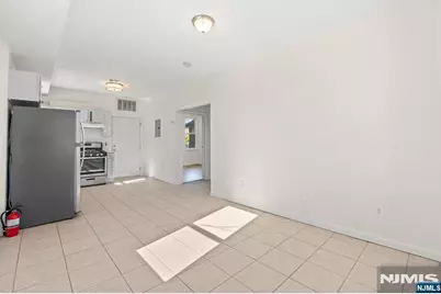 613 Ridge Road 2R #2R, Lyndhurst Township, NJ 07071 - Photo 10