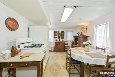 404 Washington Avenue, Dumont, NJ 07628 - Photo 12