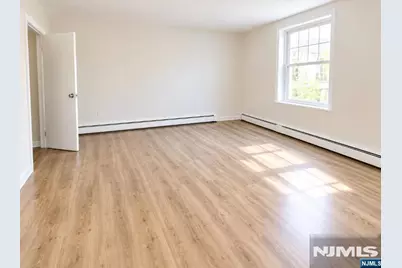 256 Crescent Lane 1 #1, Cliffside Park, NJ 07010 - Photo 6