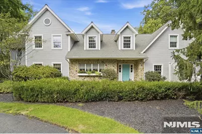580 Brookside Avenue, Allendale, NJ 07401 - Photo 2