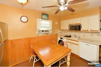 151 Hickory Avenue, Bergenfield, NJ 07621 - Photo 8