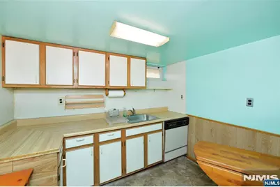 151 Hickory Avenue, Bergenfield, NJ 07621 - Photo 20