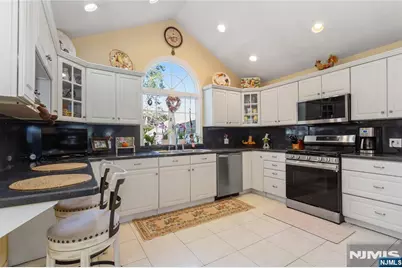 5 English Avenue, Elmwood Park, NJ 07407 - Photo 12