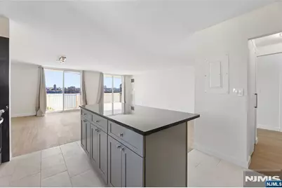1055 River Road 1006 #1006, Edgewater, NJ 07020 - Photo 4