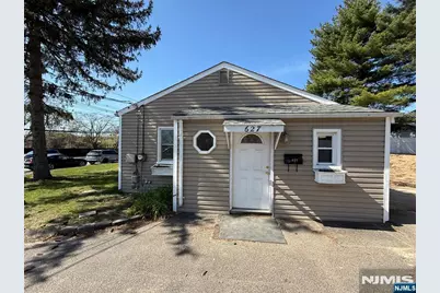 627 Mola Boulevard, Elmwood Park, NJ 07407 - Photo 20