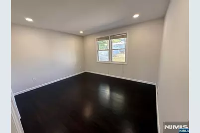 627 Mola Boulevard, Elmwood Park, NJ 07407 - Photo 16