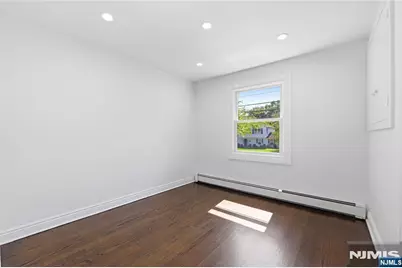 251 W Midland Avenue, Paramus, NJ 07652 - Photo 18