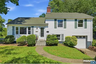 251 W Midland Avenue, Paramus, NJ 07652 - Photo 6
