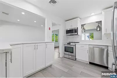 251 W Midland Avenue, Paramus, NJ 07652 - Photo 14