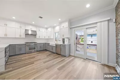 767 W End Avenue, Cliffside Park, NJ 07010 - Photo 14