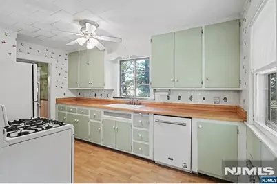 43 Broadway, Park Ridge, NJ 07656 - Photo 10
