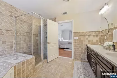 18 Clauss Avenue, Paramus, NJ 07652 - Photo 28