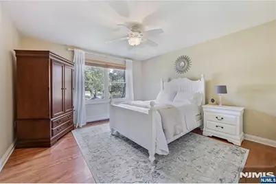 18 Clauss Avenue, Paramus, NJ 07652 - Photo 22
