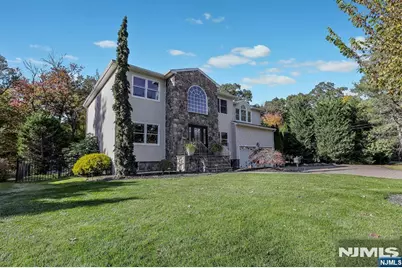 18 Clauss Avenue, Paramus, NJ 07652 - Photo 2