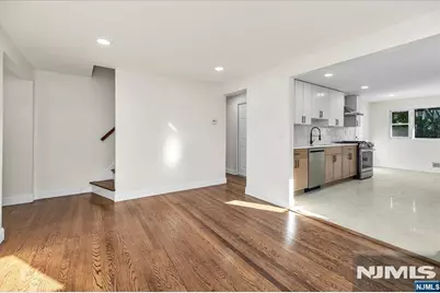 210 Lincoln Avenue, Elmwood Park, NJ 07407 - Photo 6