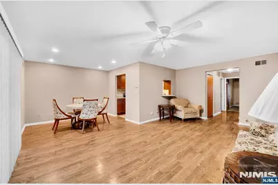 825 Riverside Avenue 13 #13, Lyndhurst Township, NJ 07071 - Photo 4
