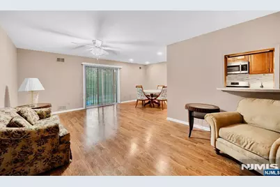 825 Riverside Avenue 13 #13, Lyndhurst Township, NJ 07071 - Photo 2