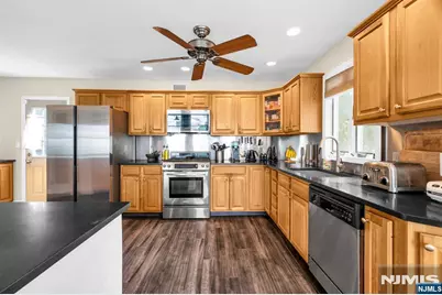 23 Schlosser Drive, Rochelle Park Township, NJ 07662 - Photo 10