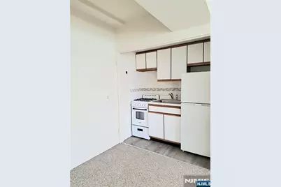 90 Hastings Avenue A #A, Rutherford, NJ 07070 - Photo 4
