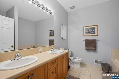 166 Brittany Court, Clifton, NJ 07013 - Photo 6