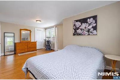 229 River Drive, Elmwood Park, NJ 07407 - Photo 12