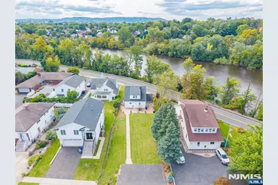 229 River Drive, Elmwood Park, NJ 07407 - Photo 6