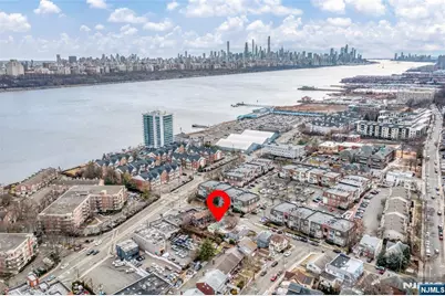 17 Garden Place, Edgewater, NJ 07020 - Photo 1