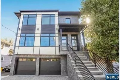 122 E Brinkerhoff Avenue 2nd Fl #2nd Fl, Palisades Park, NJ 07650 - Photo 1