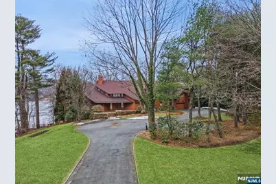 910 Franklin Lake Road, Franklin Lakes, NJ 07417 - Photo 1
