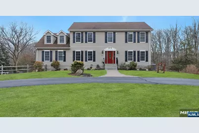 27 Peterson Place, Mahwah, NJ 07430 - Photo 1