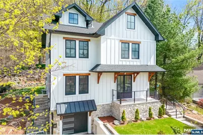 9 Palmer Place, Leonia, NJ 07605 - Photo 1