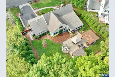 913 Roslyn Road, Ridgewood, NJ 07450 - Photo 1