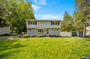 9 Wellesley Dr, Oakland, NJ 07436 - Photo 1