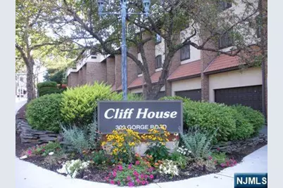 300 Gorge Road 18 #18, Cliffside Park, NJ 07010 - Photo 1