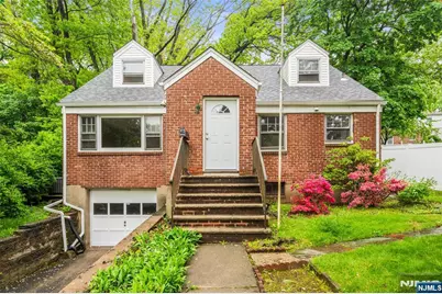 221 Warwick Lane, Leonia, NJ 07605 - Photo 1