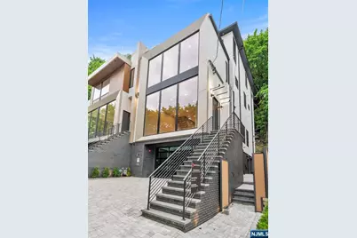 582B Undercliff Avenue, Edgewater, NJ 07020 - Photo 1