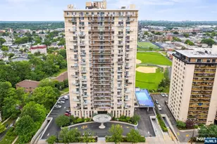 160 Overlook Ave 3C, Hackensack, NJ 07601 - Photo 1