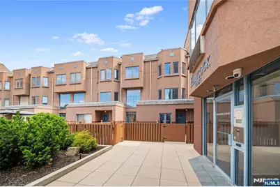 307 Hancock Court, Edgewater, NJ 07020 - Photo 1