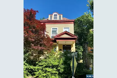 798 Undercliff Avenue, Edgewater, NJ 07020 - Photo 1
