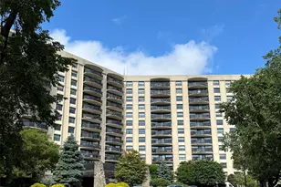 2 Claridge 7 Ie, Verona, NJ 07044 - Photo 1