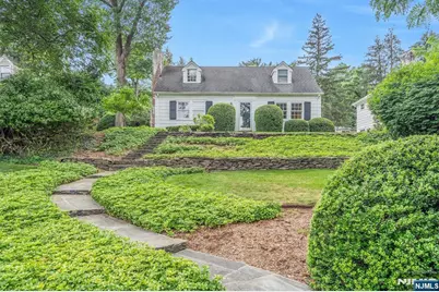 17 Crescent Place, Ho Ho Kus, NJ 07423 - Photo 1