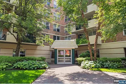 200 Grand Cove Way 2M #2M, Edgewater, NJ 07020 - Photo 1