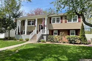 21 Laurel Ct, Paramus, NJ 07652 - Photo 1